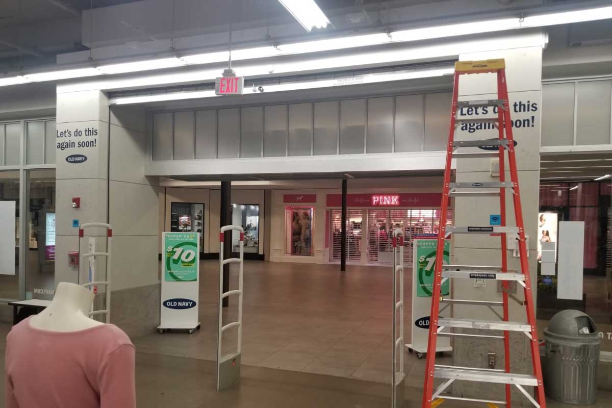 Old Navy - Aluminum chain link gate repair - gate is stuck in the upward possition and won't go up -.